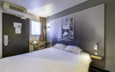 Chambre Double - Accessible aux Personnes u00e0 Mobilitu00e9 Ru00e9duite Chambre Double - Accessible aux Personnes u00e0 Mobilitu00e9 Ru00e9duite
