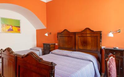 Camera Tripla Classic