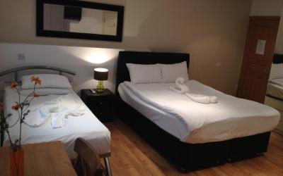Studio (3 Adults)