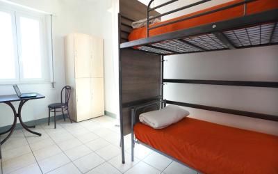 Camera Economy Doppia con Letti Singoli con Bagno in Comune