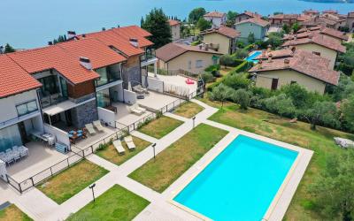 Casa con 2 Camere da Letto, Balcone e Vista Lago