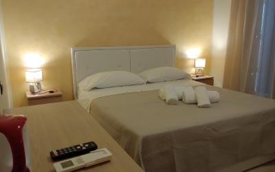 Camera Matrimoniale con Bagno Privato - Nove