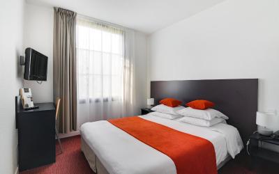 Chambre Double (1-2 Adultes) Chambre Double (1-2 Adultes)