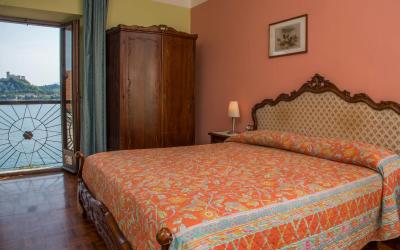 Camera Matrimoniale con Vista Lago