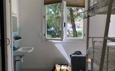 Lit Simple dans Dortoir Mixte Lit Simple dans Dortoir Mixte