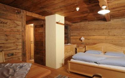 Camera Tripla Economy