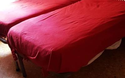 Camera Doppia con Letti Singoli e Bagno in Comune