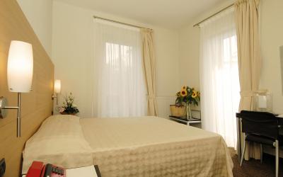 Camera Matrimoniale con Vista Montagna