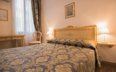 Camera Matrimoniale/Doppia con Letti Singoli con Bagno Privato