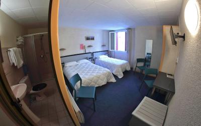 Chambre Triple - Vue sur Cour Chambre Triple - Vue sur Cour