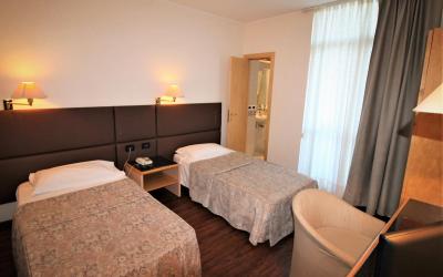 Camera Basic Doppia con Letti Singoli 