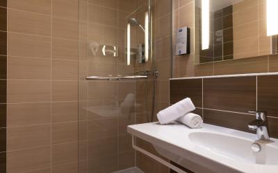 Chambre Triple avec 3 Lits Simples et Mezzanine (2 Adultes + 1 Enfant) Chambre Triple avec 3 Lits Simples et Mezzanine (2 Adultes + 1 Enfant)