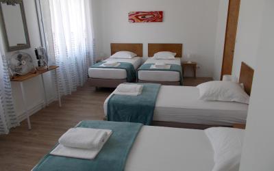 Chambre Quadruple avec Salle de Bains Privative Su00e9paru00e9e Chambre Quadruple avec Salle de Bains Privative Su00e9paru00e9e