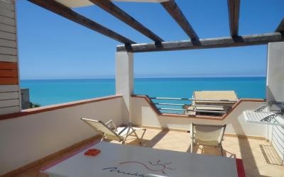 Camera Tripla Deluxe con Vista Mare e Terrazza