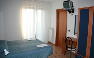 Camera Tripla Standard