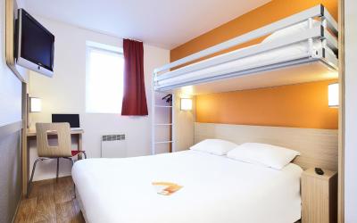 Chambre Triple Supu00e9rieure (1 Lit Double & 1 Lit Simple) Chambre Triple Supu00e9rieure (1 Lit Double & 1 Lit Simple)