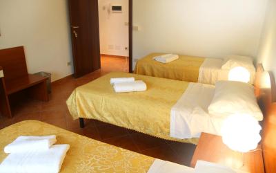 Camera Tripla con Bagno in Comune