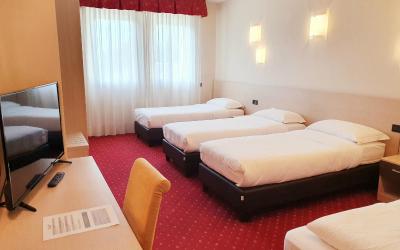 Camera Tripla Deluxe 