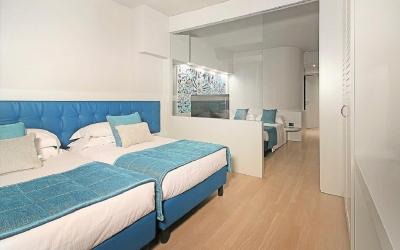 Camera Familiare con Balcone e Vista Lago