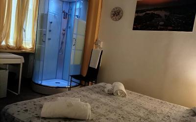 Camera Matrimoniale/Doppia con Letti Singoli con Bagno Privato Esterno