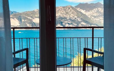 Camera Matrimoniale con Balcone e Vista Lago