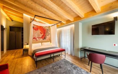 Camera Tripla Superior