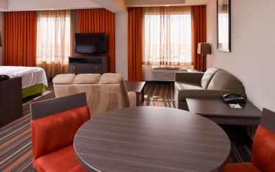 King Suite with Bath Tub - Disability Accessible
