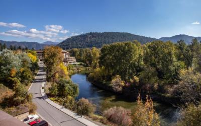 Wunderbar Condo - 2BR/2BA Condo - Downtown location - NO meals included