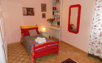 Camera Doppia con Letti Singoli e Bagno in Comune