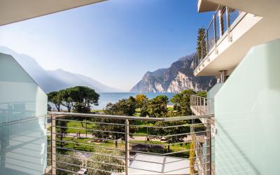 Camera Matrimoniale Deluxe con Vista Lago e Balcone