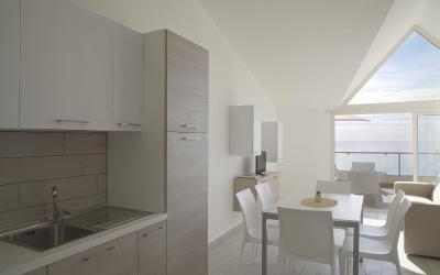 Appartamento con 1 Camera da Letto e Vista Mare Laterale