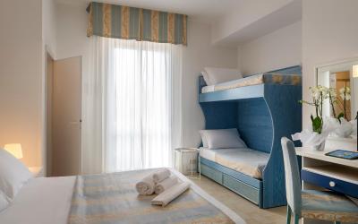 Camera Quadrupla Standard 