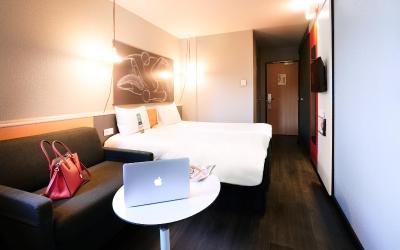 Chambre Double Supu00e9rieure avec Canapu00e9 Chambre Double Supu00e9rieure avec Canapu00e9