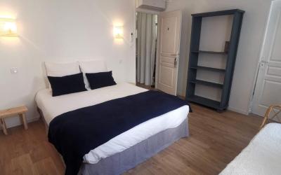 Chambre Triple avec Salle de Bains Privative Su00e9paru00e9e