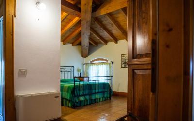 Camera Matrimoniale con Vista Giardino