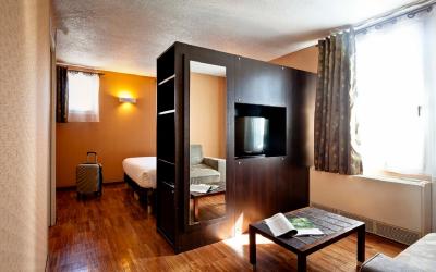 Chambre Supu00e9rieure avec 1u00a0Lit Double et 1u00a0Canapu00e9-Lit Pour 1u00a0Enfant ou 1u00a0Adulte Chambre Supu00e9rieure avec 1u00a0Lit Double et 1u00a0Canapu00e9-Lit Pour 1u00a0Enfant ou 1u00a0Adulte