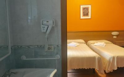 Camera Doppia con Letti Singoli