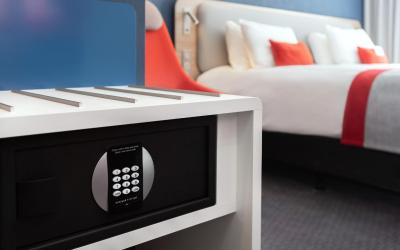 Chambre Lit King-Size Standard avec Balcon - Dernier u00c9tage Chambre Lit King-Size Standard avec Balcon - Dernier u00c9tage