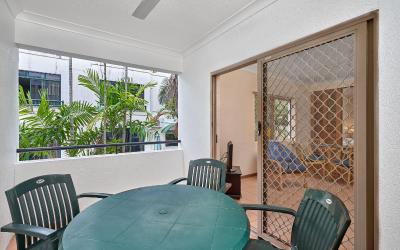 Deluxe One-Bedroom Apartment (Twin Beds)