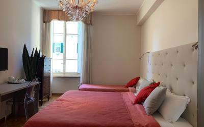 Camera Tripla Deluxe 