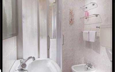 Camera Tripla Economy