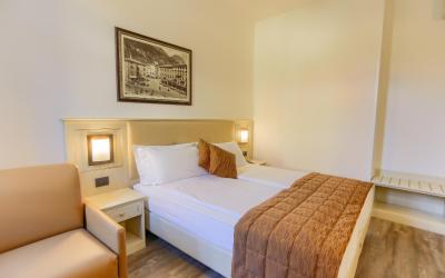 Camera Budget Matrimoniale/Doppia con Letti Singoli con Vista sul Retro 