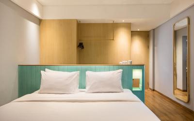 Kamar Deluxe Hollywood Akses Kolam Renang Kamar Deluxe Hollywood Akses Kolam Renang