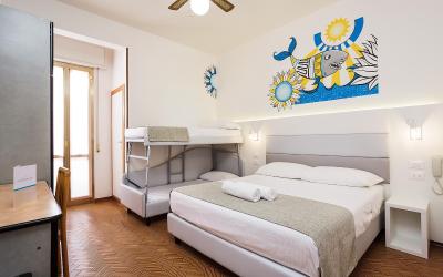 Camera Quadrupla con Vista Mare