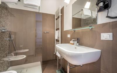 Camera Tripla Superior