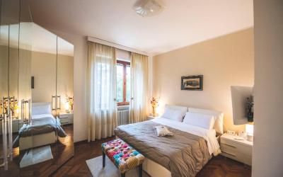 Camera Matrimoniale con Vista Giardino