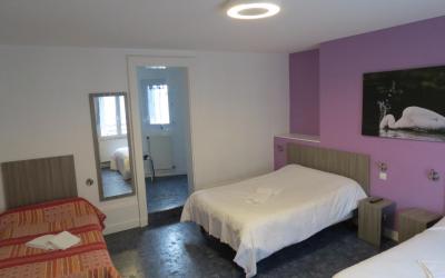 Chambre Familiale (2 Adultes + 3 Enfants) Chambre Familiale (2 Adultes + 3 Enfants)