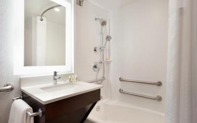 Standard King Room with Accessible Tub - Mobility Access