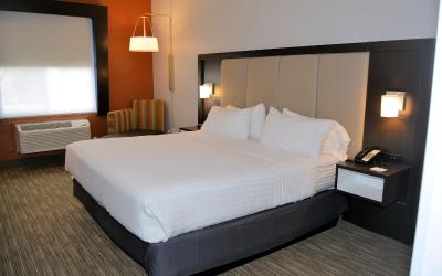 Standard King Room with Mobility Accessible Tub