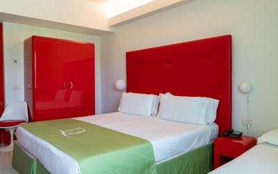 Camera Tripla Classic